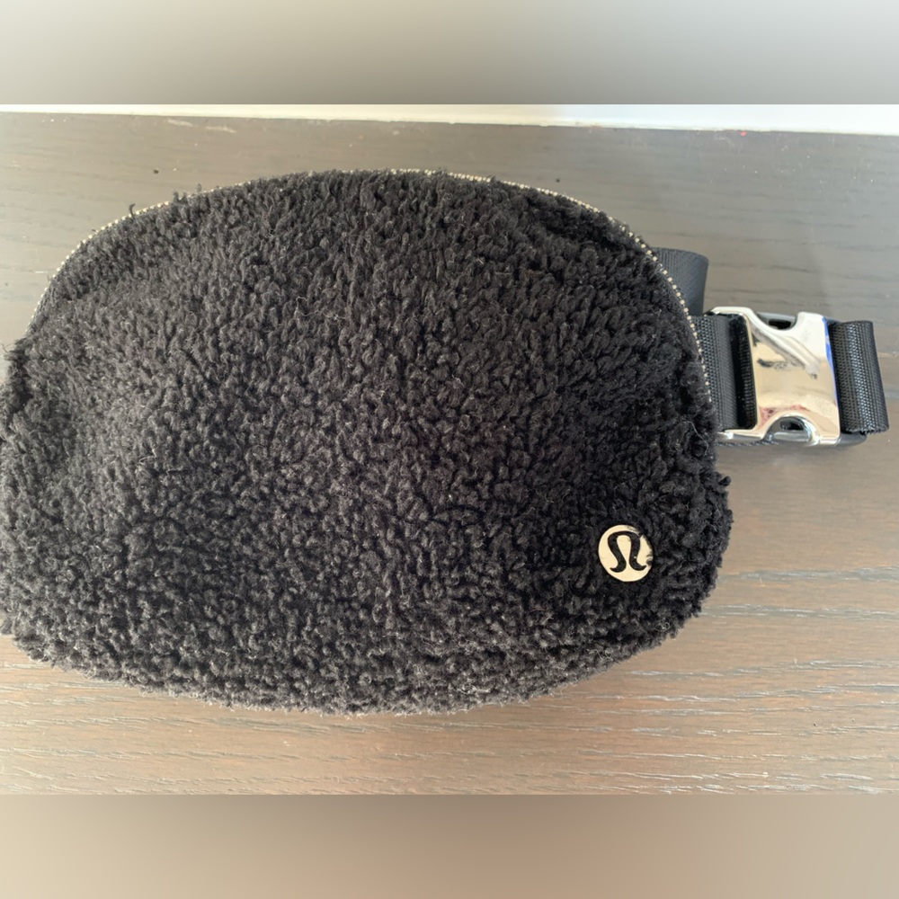 Lululemon Sherpa Belt bag